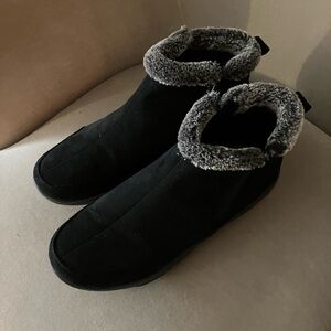 Women’s Easy Spirit Fleece-Lined boots 8.5